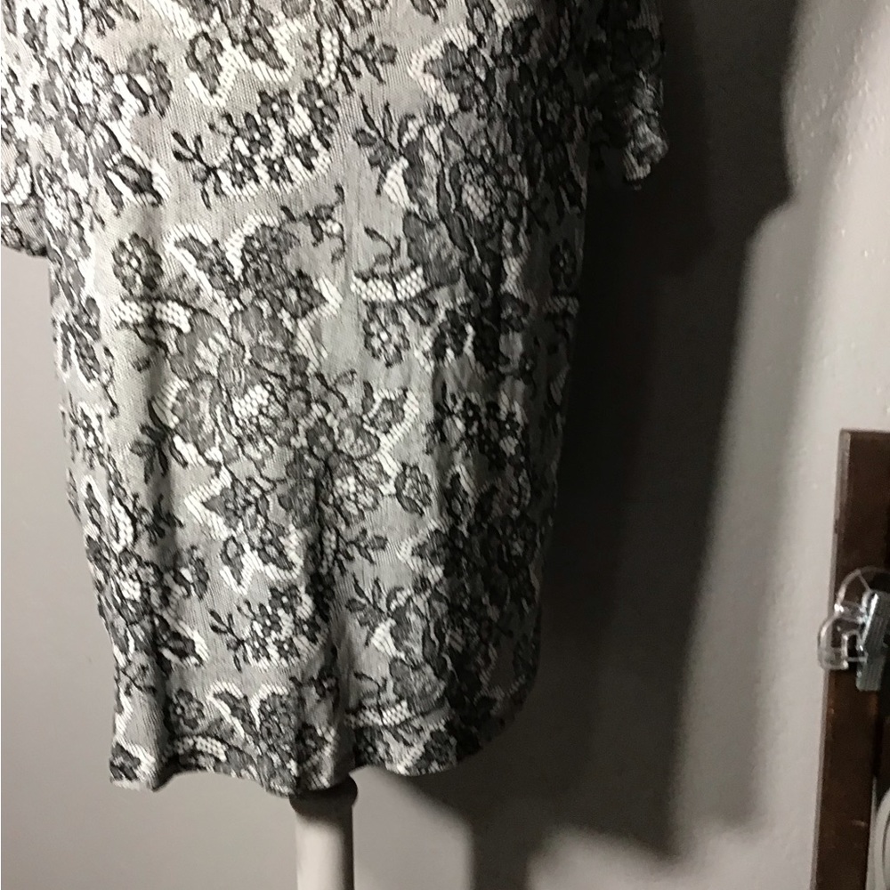 Simply Vera Wang Modern Tee Women’s Sz 2X Color Black/white Floral Short Sleeve - Picture 5 of 10